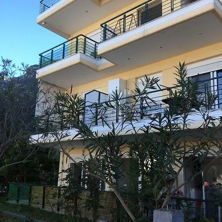 Ourania's Apartman Kaména Vúrla
