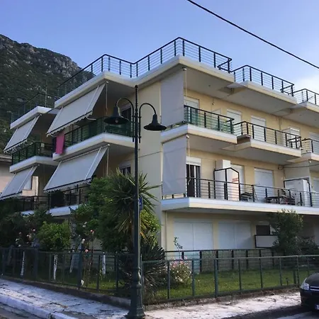 Ourania's Apartman Kaména Vúrla