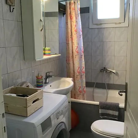 Ourania's Kaména Vúrla